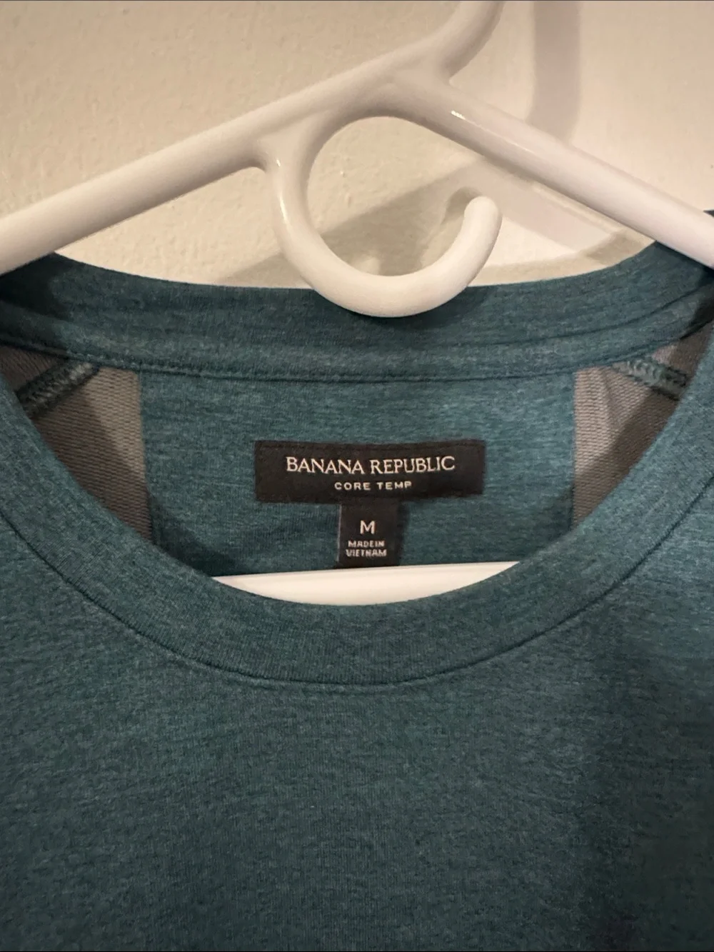 Banana Republic Men’s Medium Dark Teal Long Sleeve Core Temp Crewneck NWT